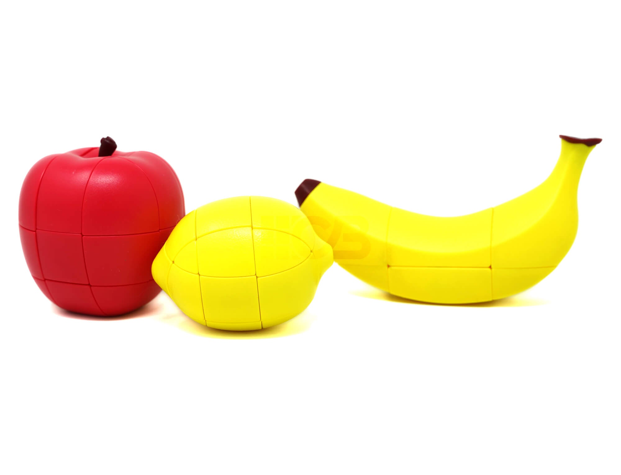 Detalhe dos três cubos mágicos frutas Fanxin mostrando acabamento stickerless