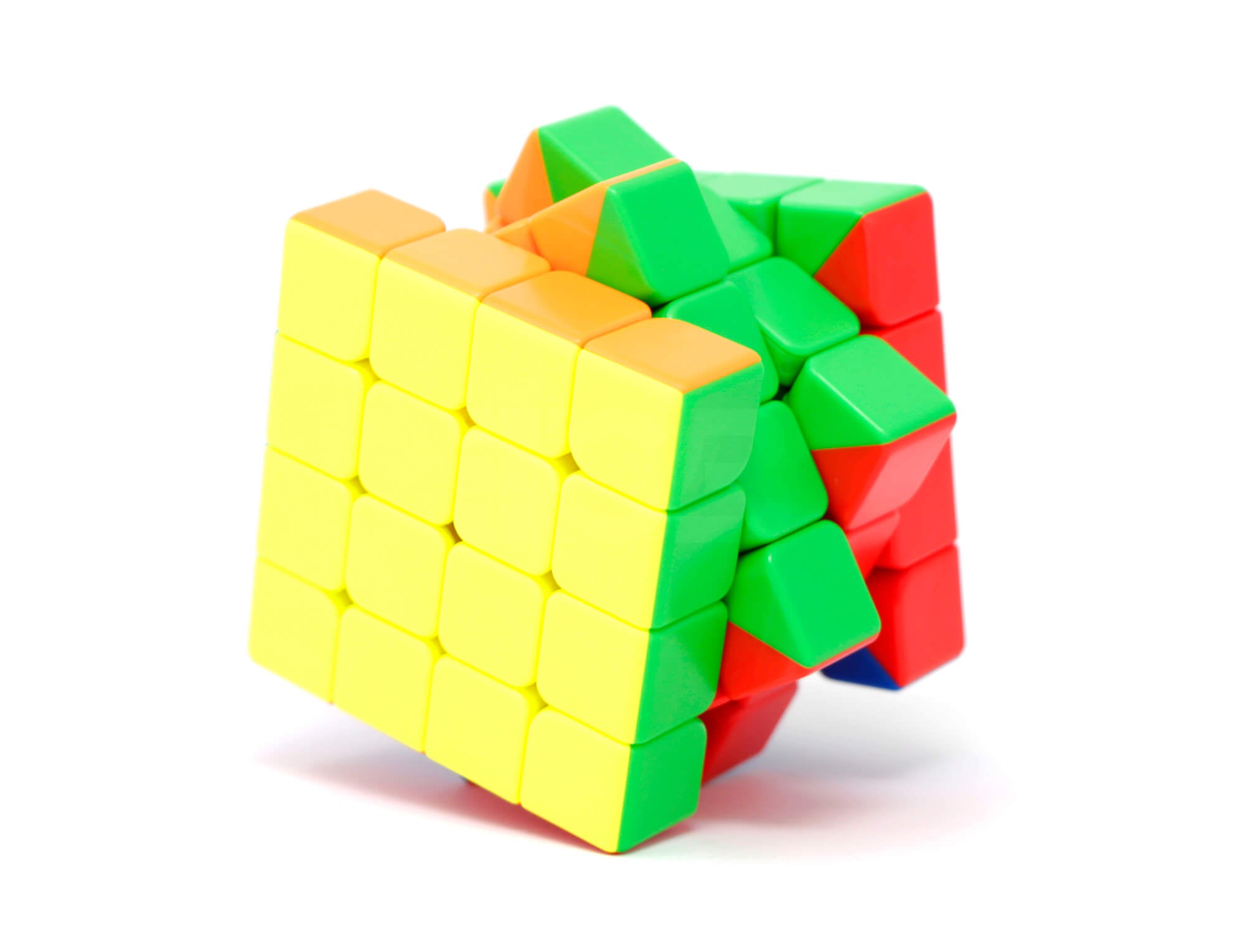 Cubo Mágico 4x4 RS4M com camadas levemente giradas destacando o mecanismo