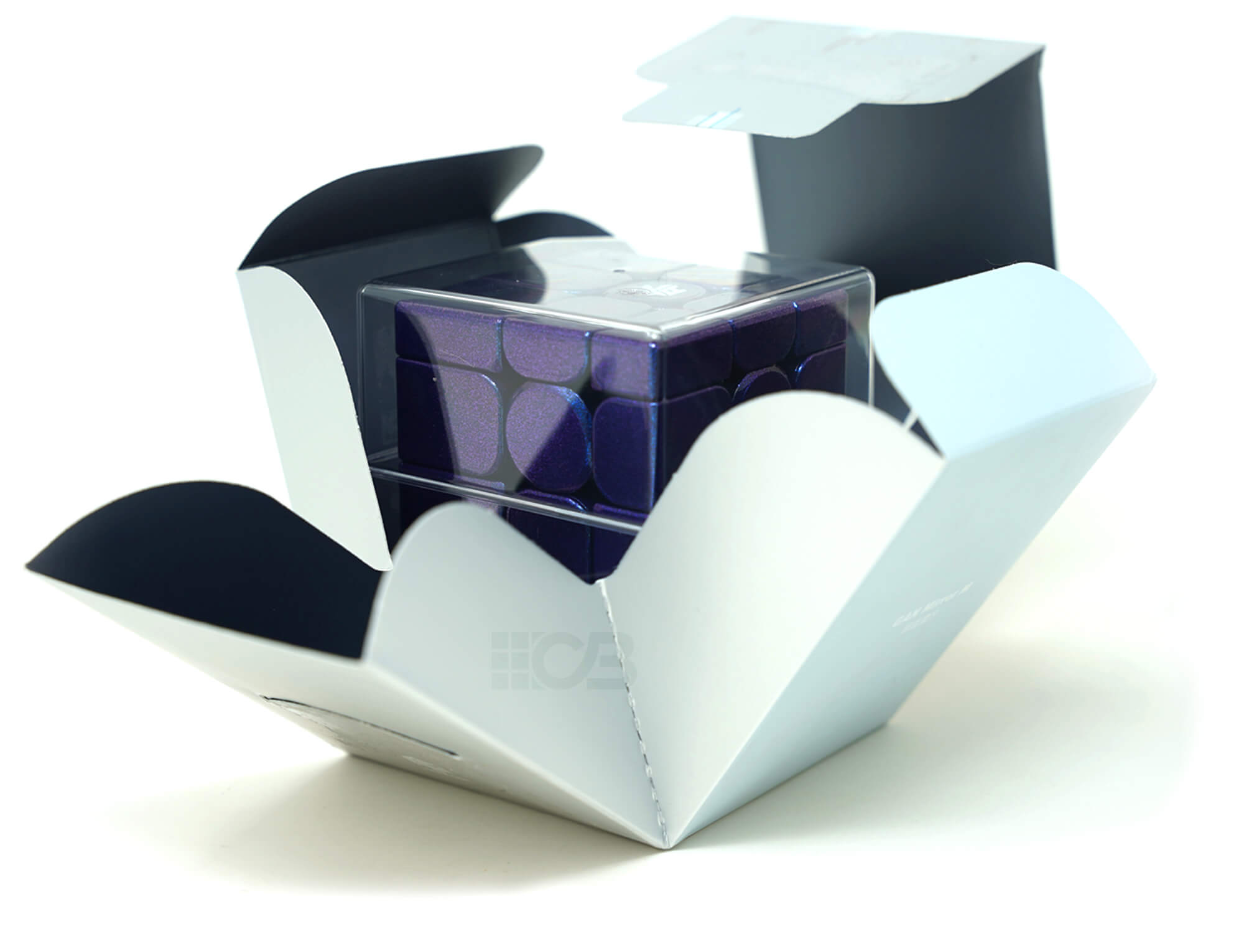 Mirror Blocks GAN roxo UV com cubo misturado, evidenciando as diferentes alturas das peças