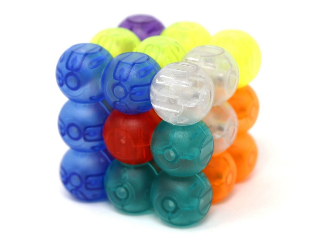 Blocos magnéticos Fanxin coloridos empilhados formando uma estrutura 3D
