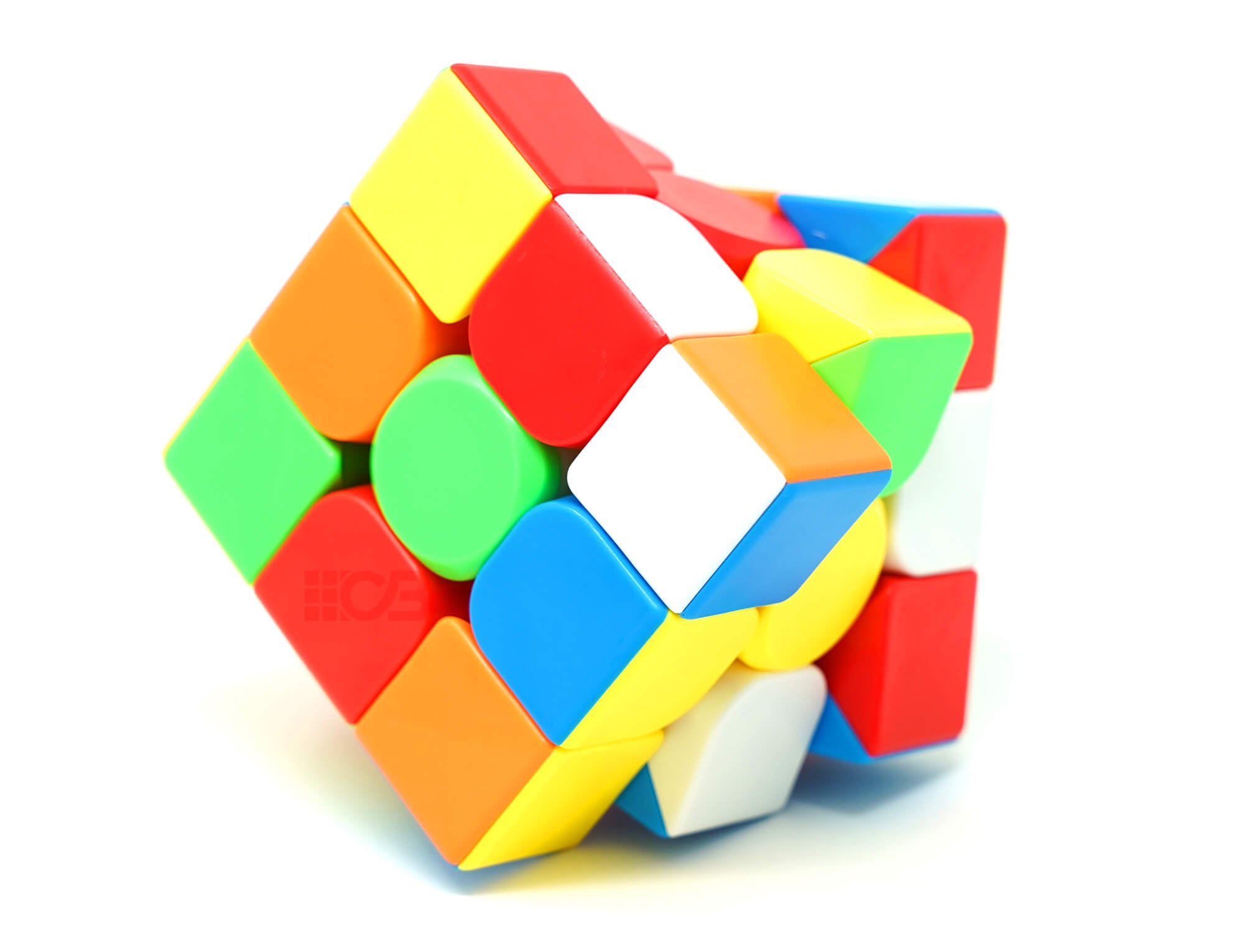 Cubo Mágico MoYu Meilong 3C em ângulo mostrando três faces — vermelho, branco e azul