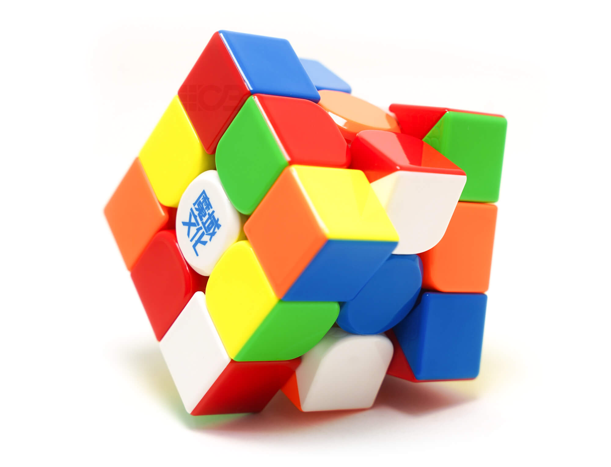 Cubo Mágico 3x3 MoYu Weilong WRM V10 stickerless — vista frontal em ângulo