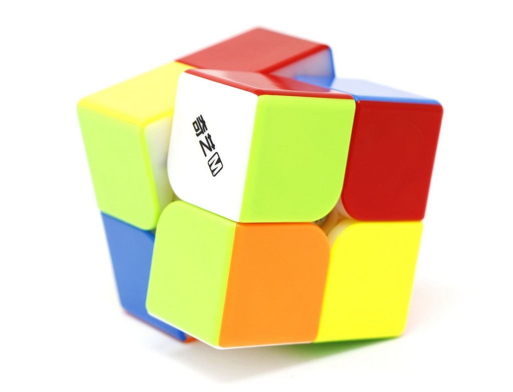 Cubo Mágico 2x2 QiYi MS Magnético Stickerless — vista frontal com as seis cores