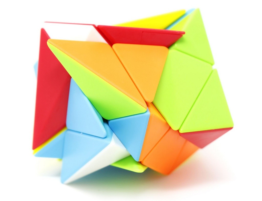 Axis Cube QiYi colorido mostrando a variação de formas das peças durante a resolução
