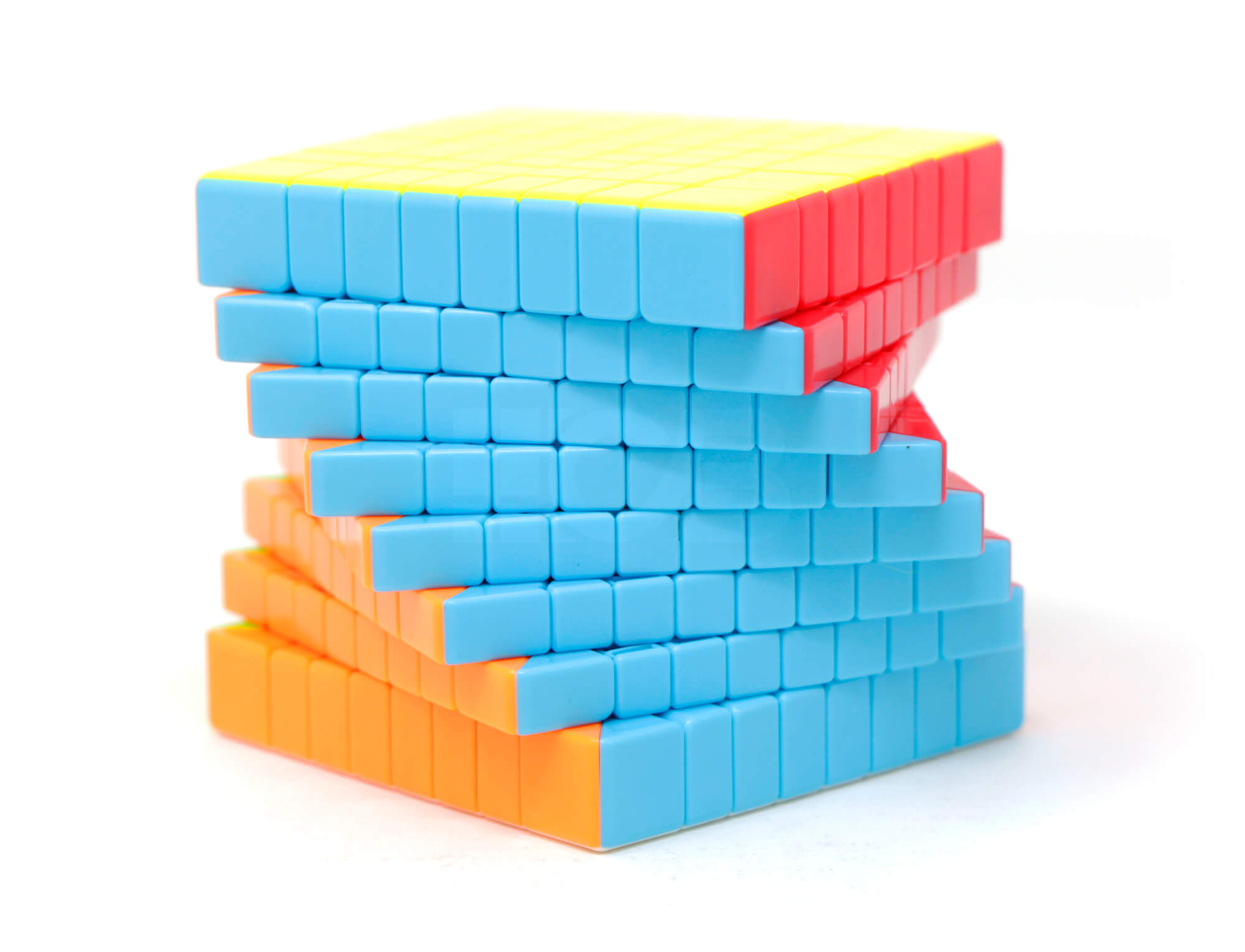 Cubo Mágico 8x8 QiYi stickerless — comparação de escala na mão
