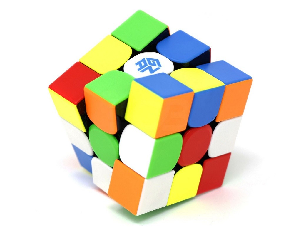 Cubo Mágico 3x3 GAN 356 RS V2 Stickerless — vista frontal com as peças coloridas