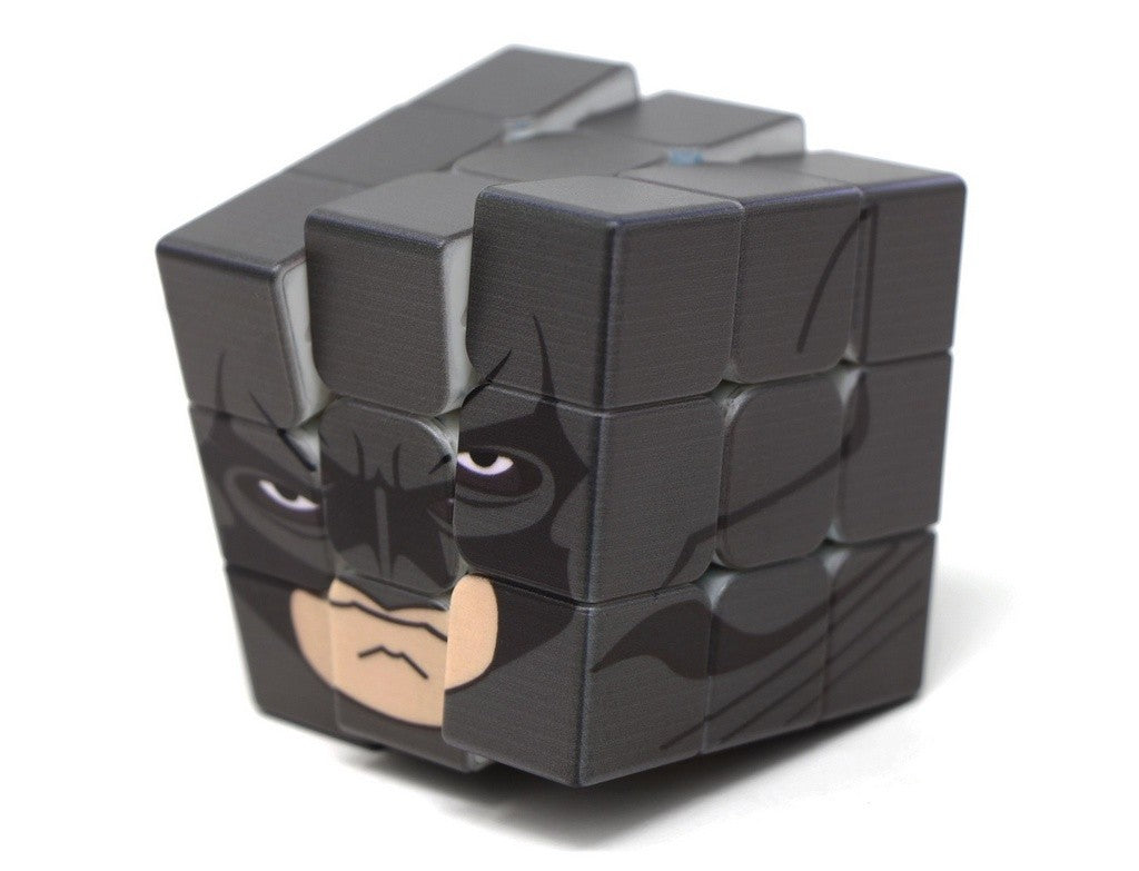 Detalhe da impressão UV do Batman no Cubo Mágico 3x3 Vinci Cube — acabamento sem adesivos