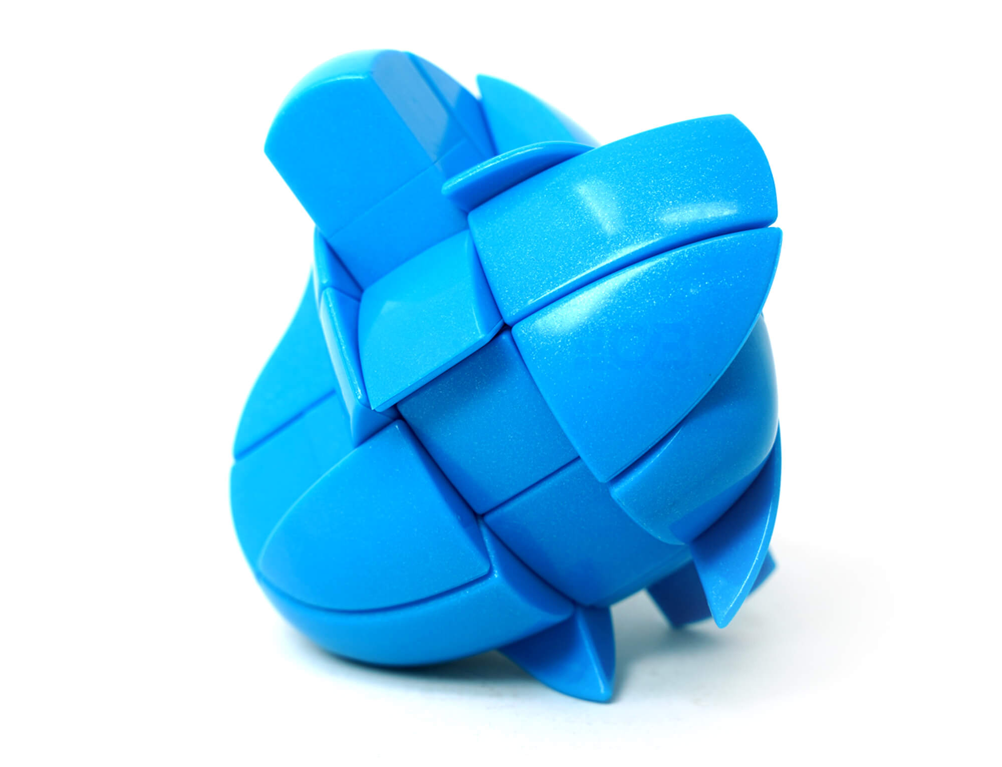 Cubo mágico Coração 3x3 azul YJ em ângulo lateral evidenciando o shape mod