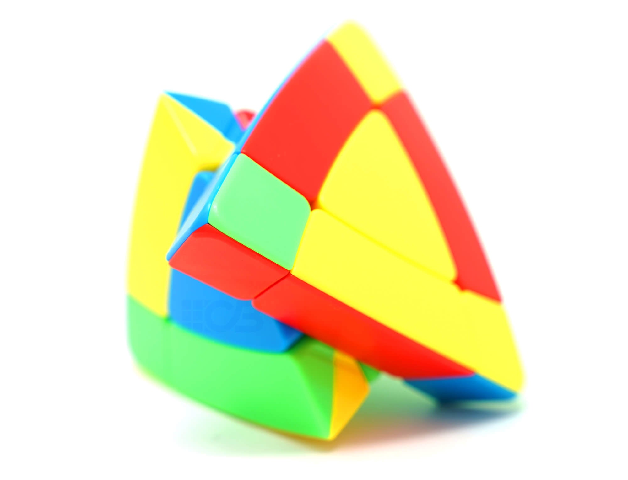 Detalhe das peças do Pyraminx Jing Tower SengSo com acabamento stickerless multicolorido