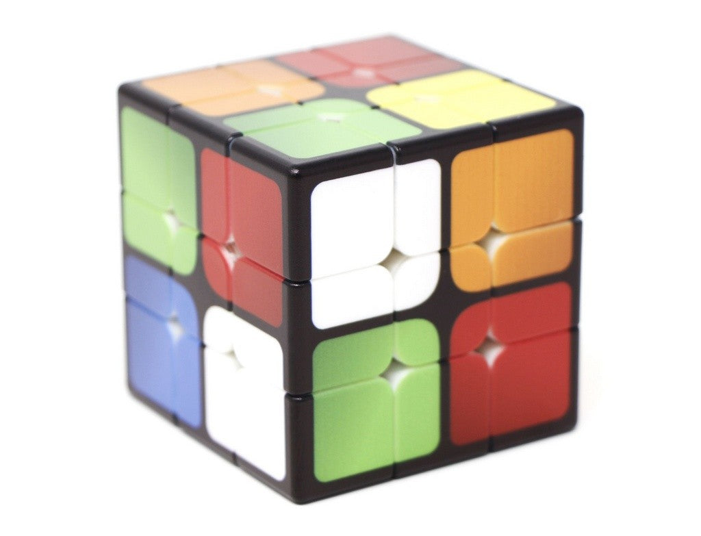 Cubo Mágico 2x2x3x3 personalizado com impressão UV, vista frontal mostrando a arte aplicada nas faces