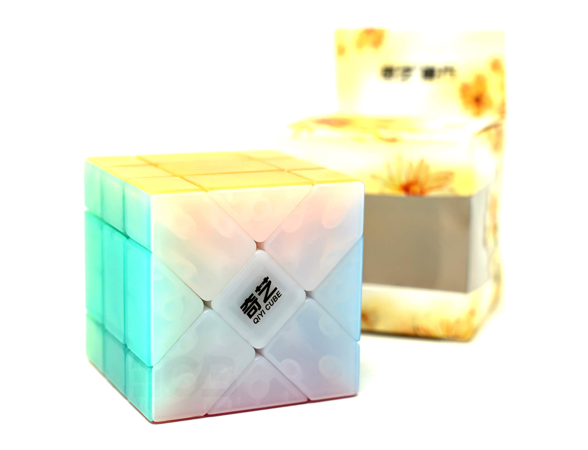 Vista lateral do Fisher Cube QiYi Jelly destacando as camadas rotacionadas 45° e o acabamento cristalino das peças