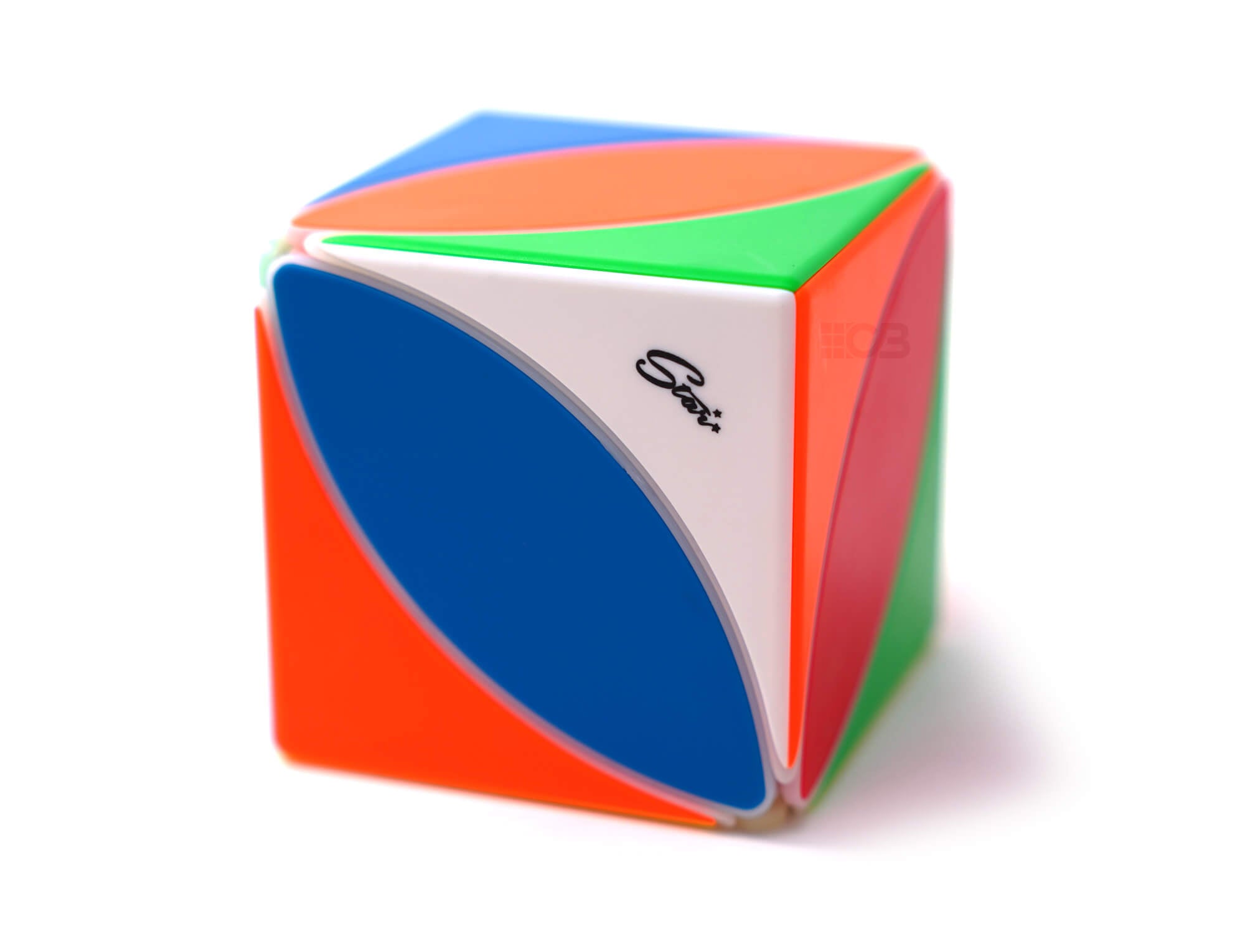 Detalhe das peças coloridas do Ivy Cube Stickerless QiYi sobre fundo neutro