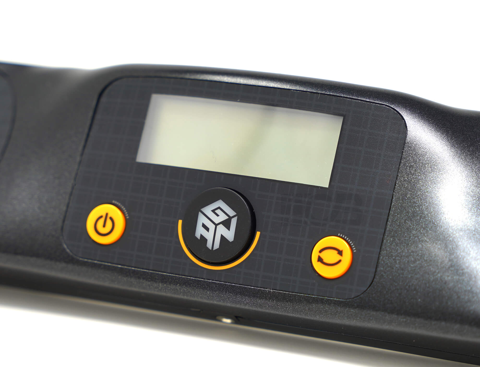 Conteúdo da embalagem do GAN Smart Timer sobre fundo branco