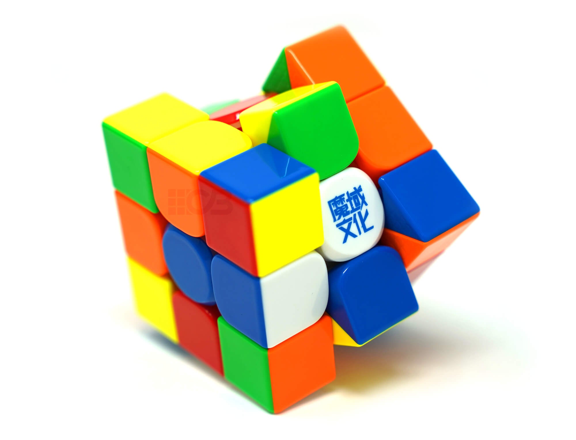Cubo Mágico 3x3 MoYu Weilong WRM V10 stickerless em vista frontal sobre fundo branco