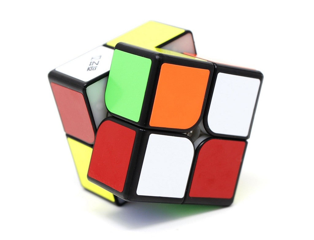 QiYi MS 2x2 Magnético com destaque para o acabamento stickerless e as peças coloridas