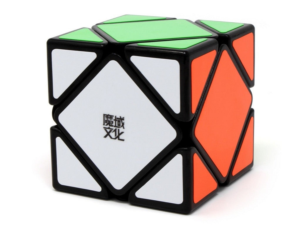 Skewb Meilong MoYu stickerless em vista frontal mostrando as faces coloridas