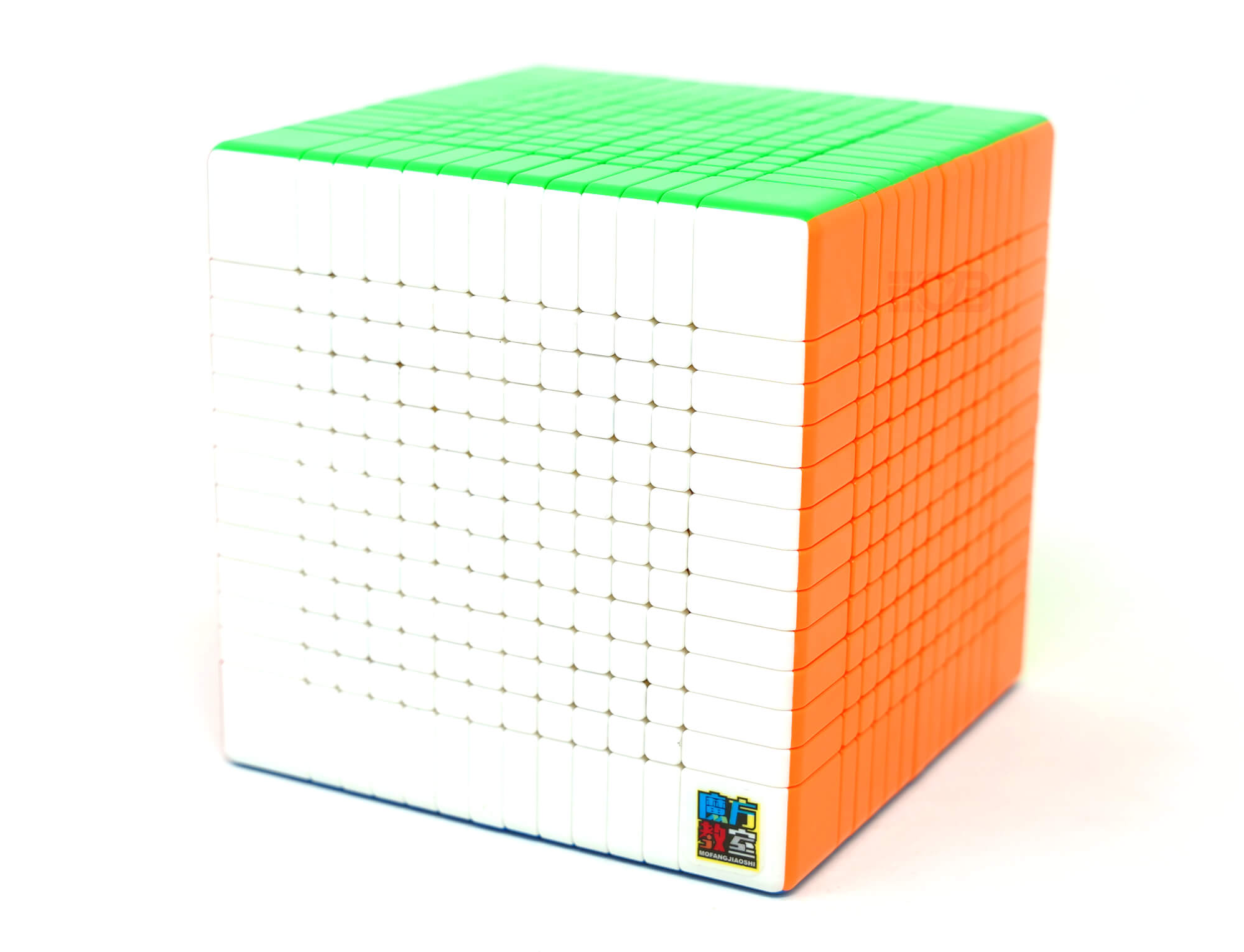 Cubo Mágico 13x13 MoYu Meilong em ângulo que destaca as cores vivas das faces