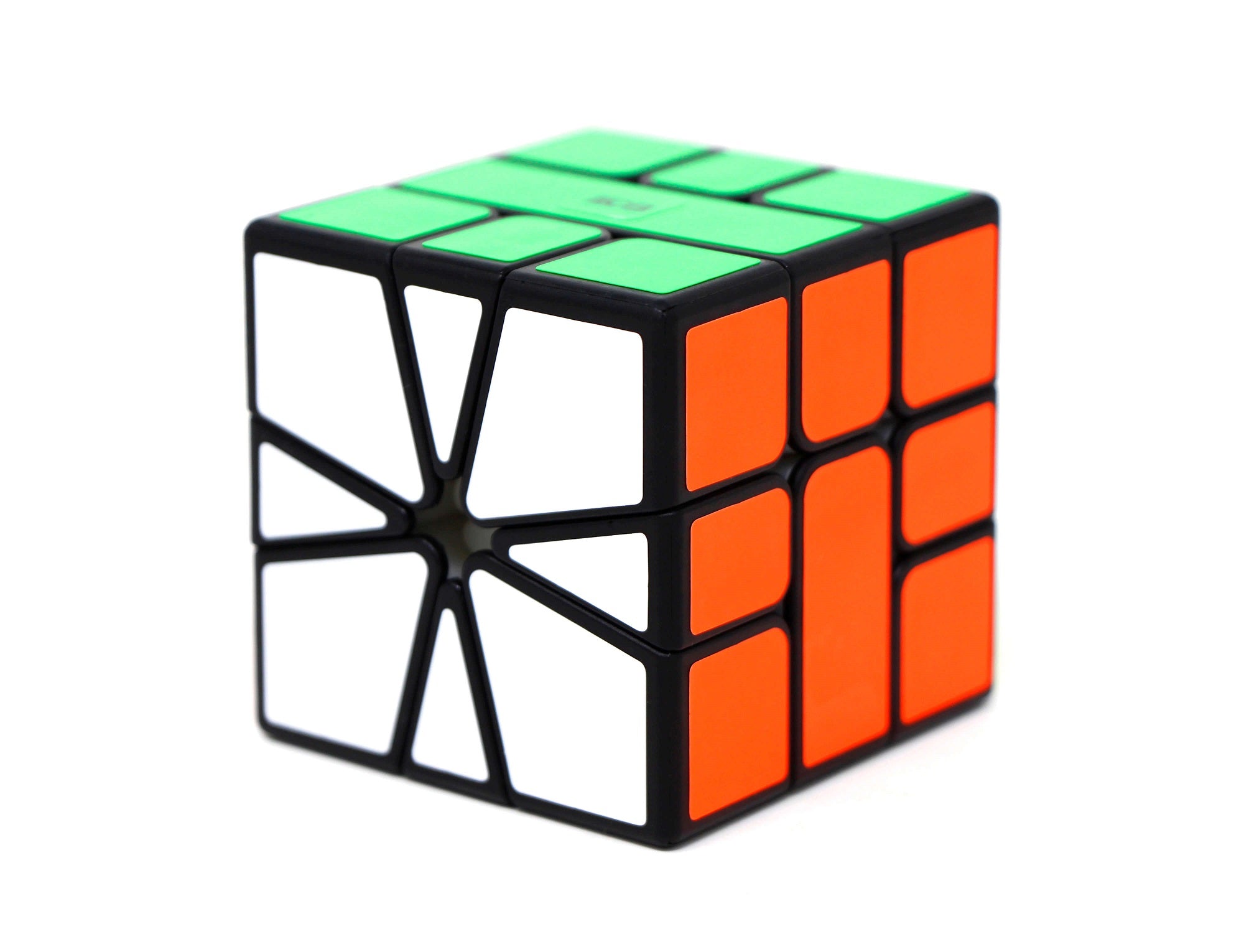Square-1 Cuber Pro em posição embaralhada com formato assimétrico visível