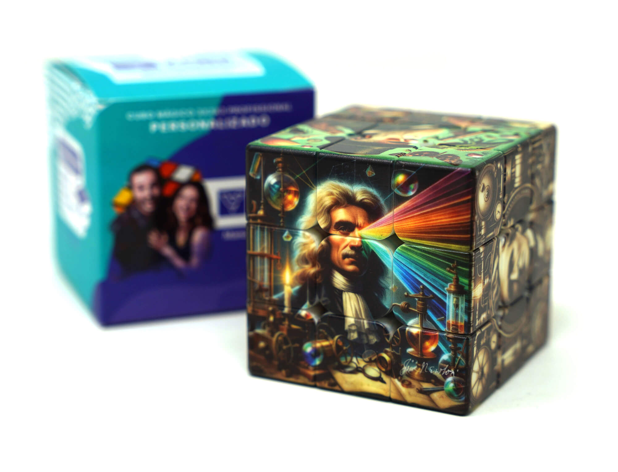 Detalhe da impressão UV em face do Cubo Mágico com ilustração de cientista em estilo vitoriano