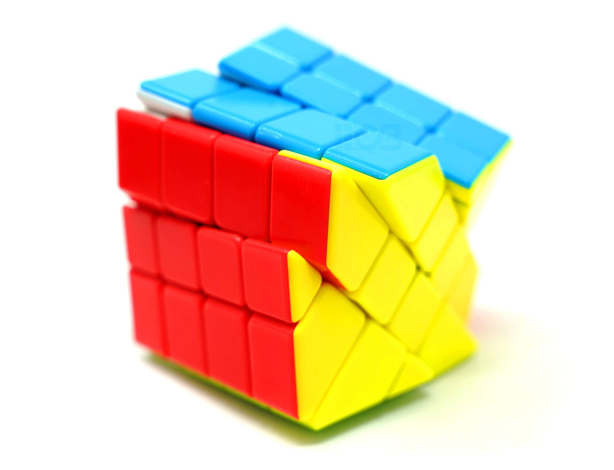 Fisher Cube 4x4 Fanxin em ângulo lateral destacando os cortes em 45°