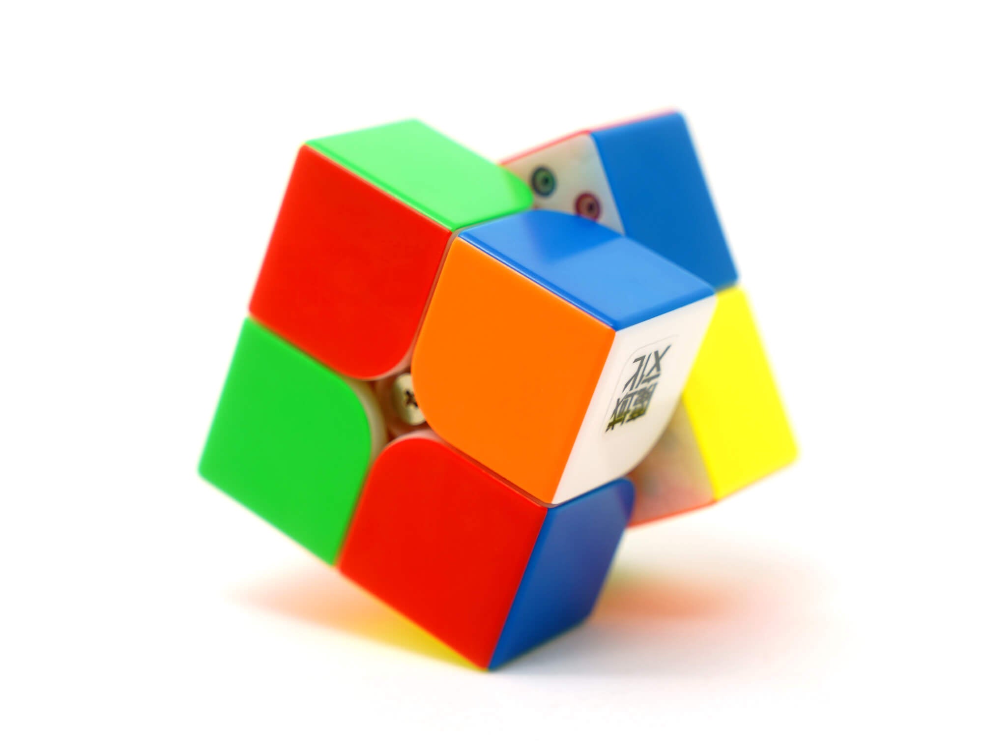 Cubo Mágico 2x2 MoYu WeiPo WRS Magnético stickerless — vista frontal mostrando as faces coloridas