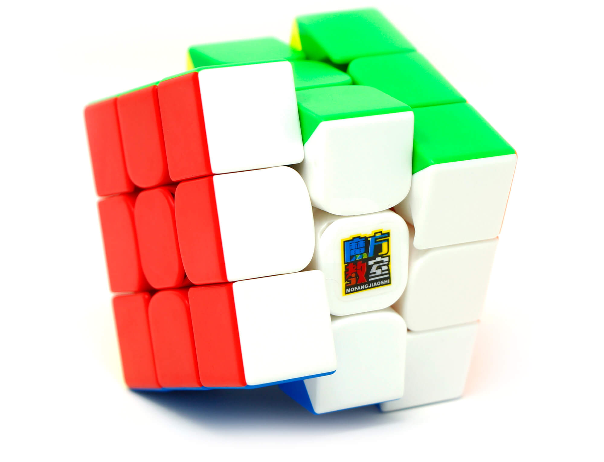 Cubo Mágico MoYu RS3M 2020 Stickerless em ângulo mostrando três faces