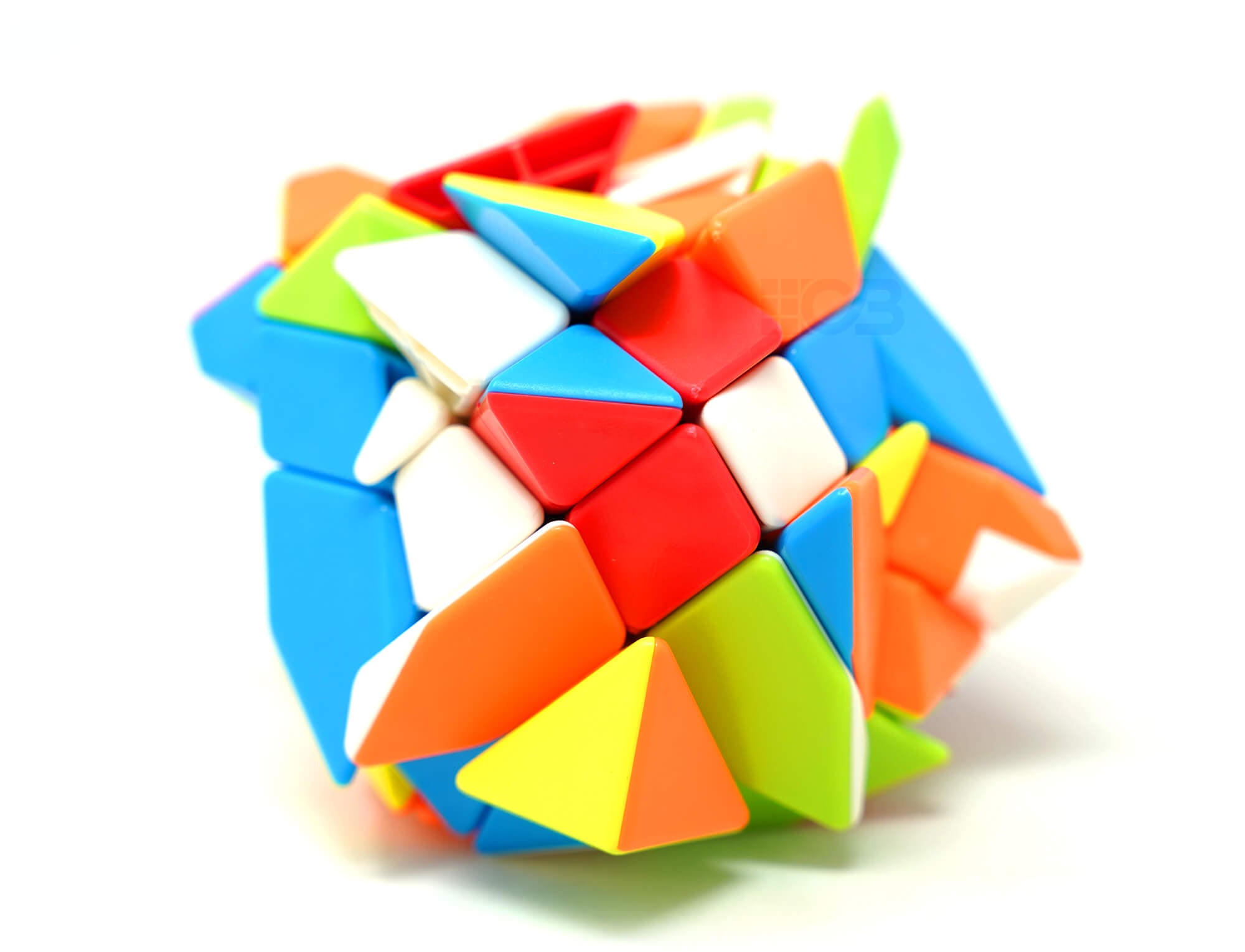 Cubo Mágico 4x4 Axis Fanxin na posição resolvida, formato cúbico com peças coloridas stickerless