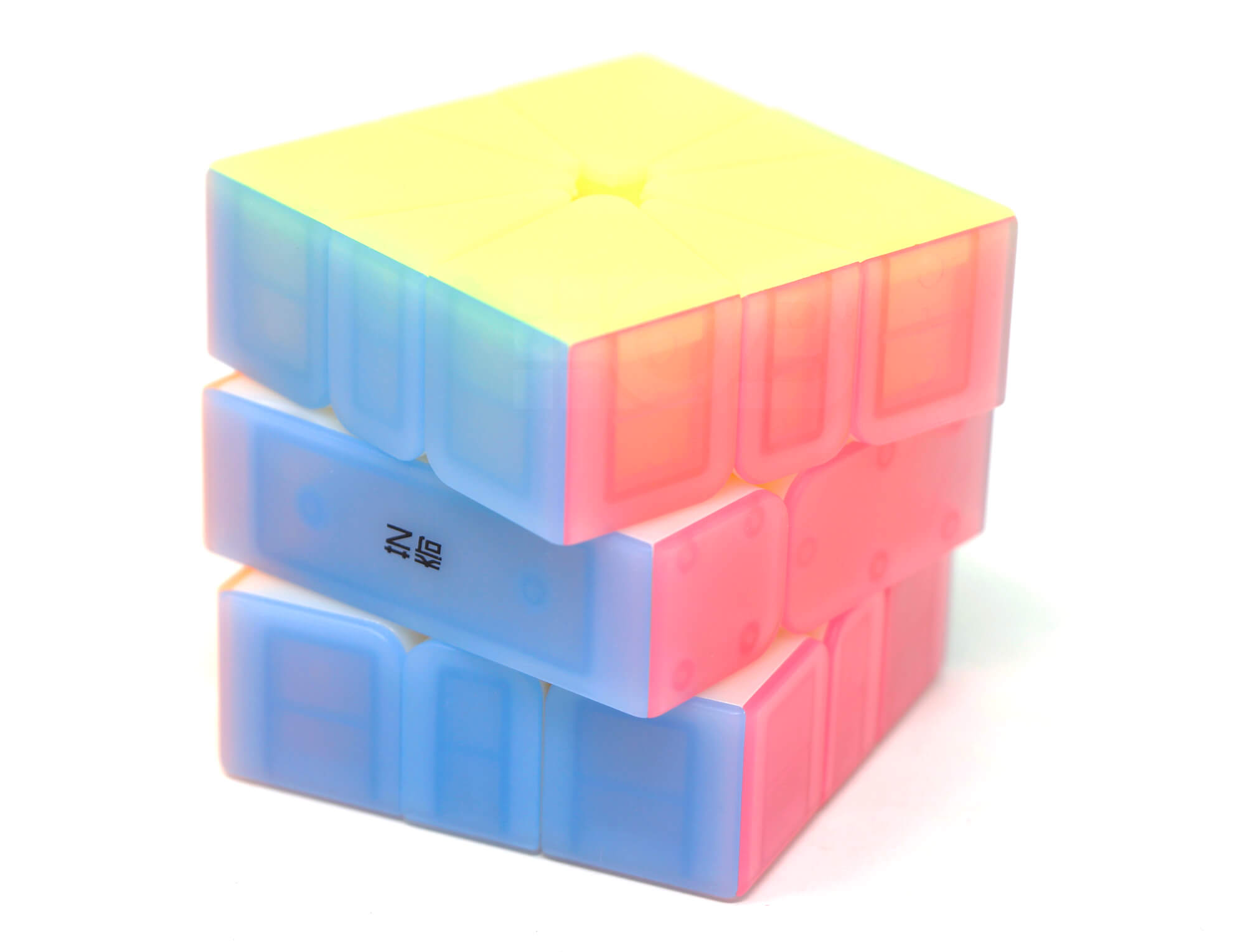 Square-1 QiFA Jelly QiYi com camadas desalinhadas evidenciando o formato único do puzzle