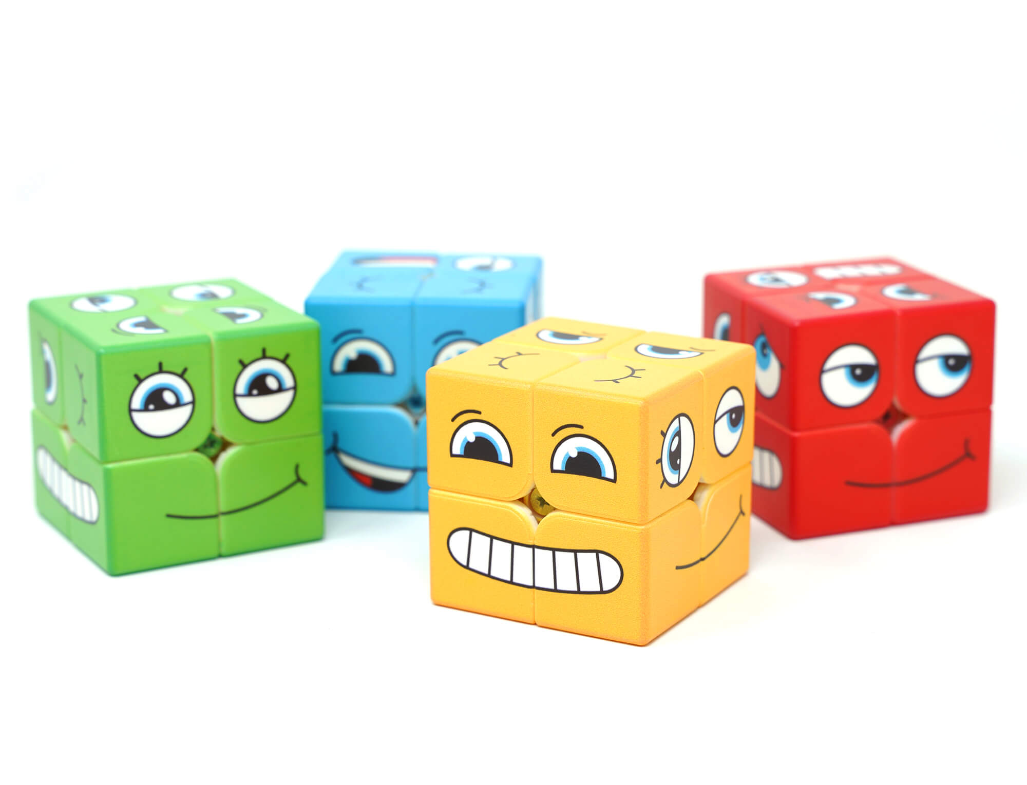 Vista frontal da embalagem do Face Cube destacando os cubos e o baralho inclusos