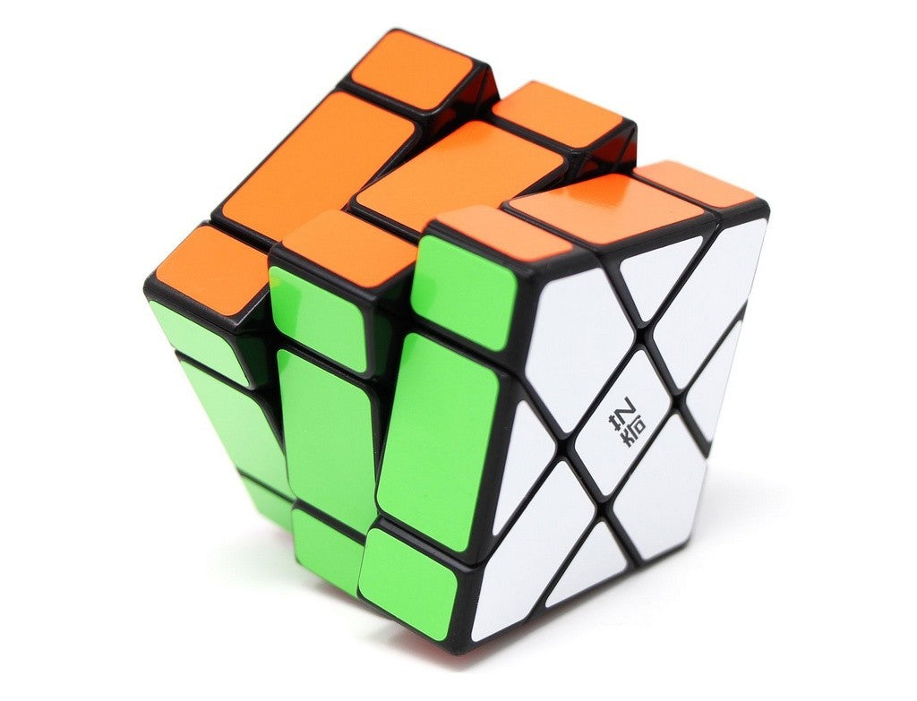 Fisher Cube QiYi stickerless em formato assimétrico, vista frontal com as camadas giradas 45°