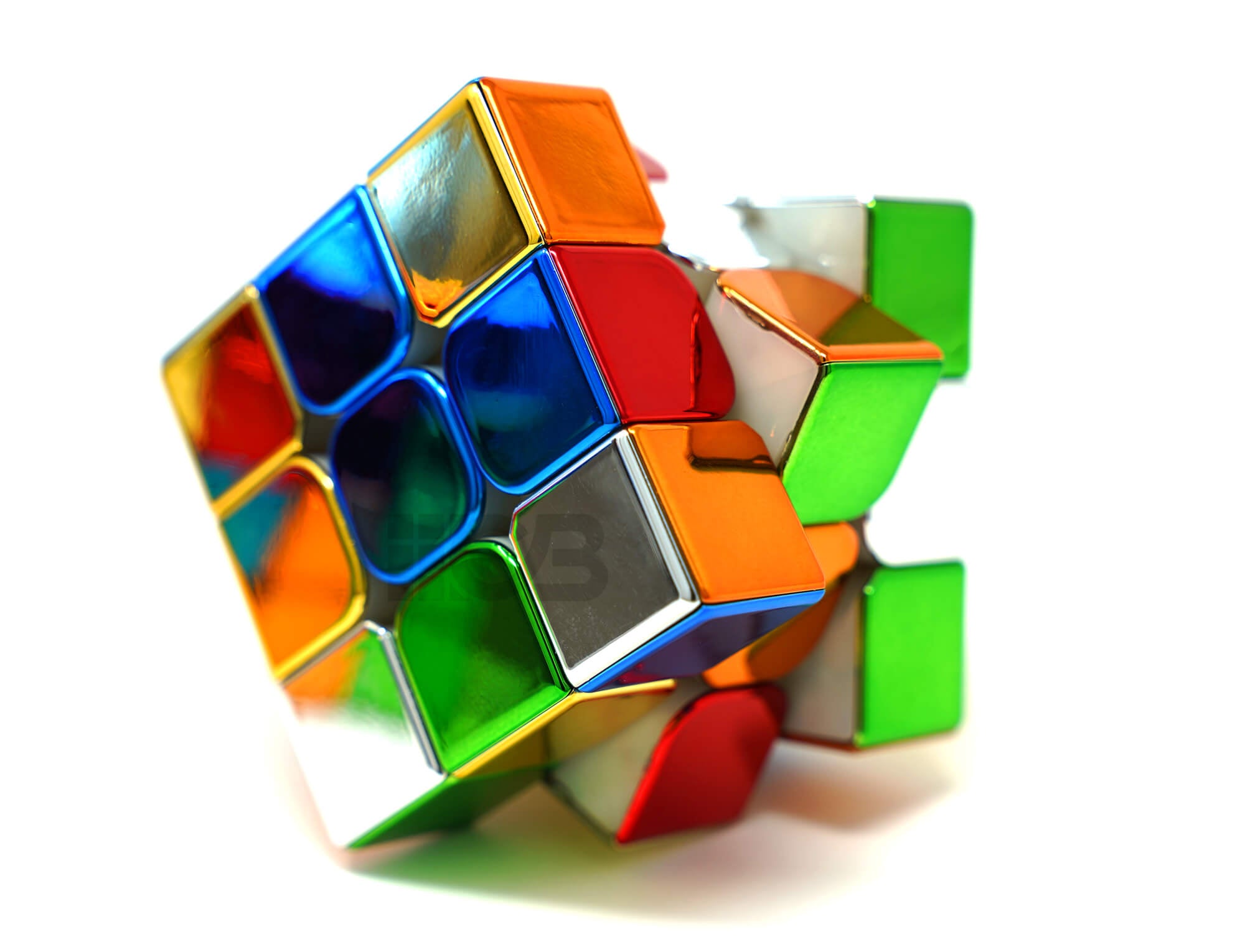 Cubo Mágico Cyclone Boys Metallic 3x3 posicionado sobre superfície mostrando o acabamento completo