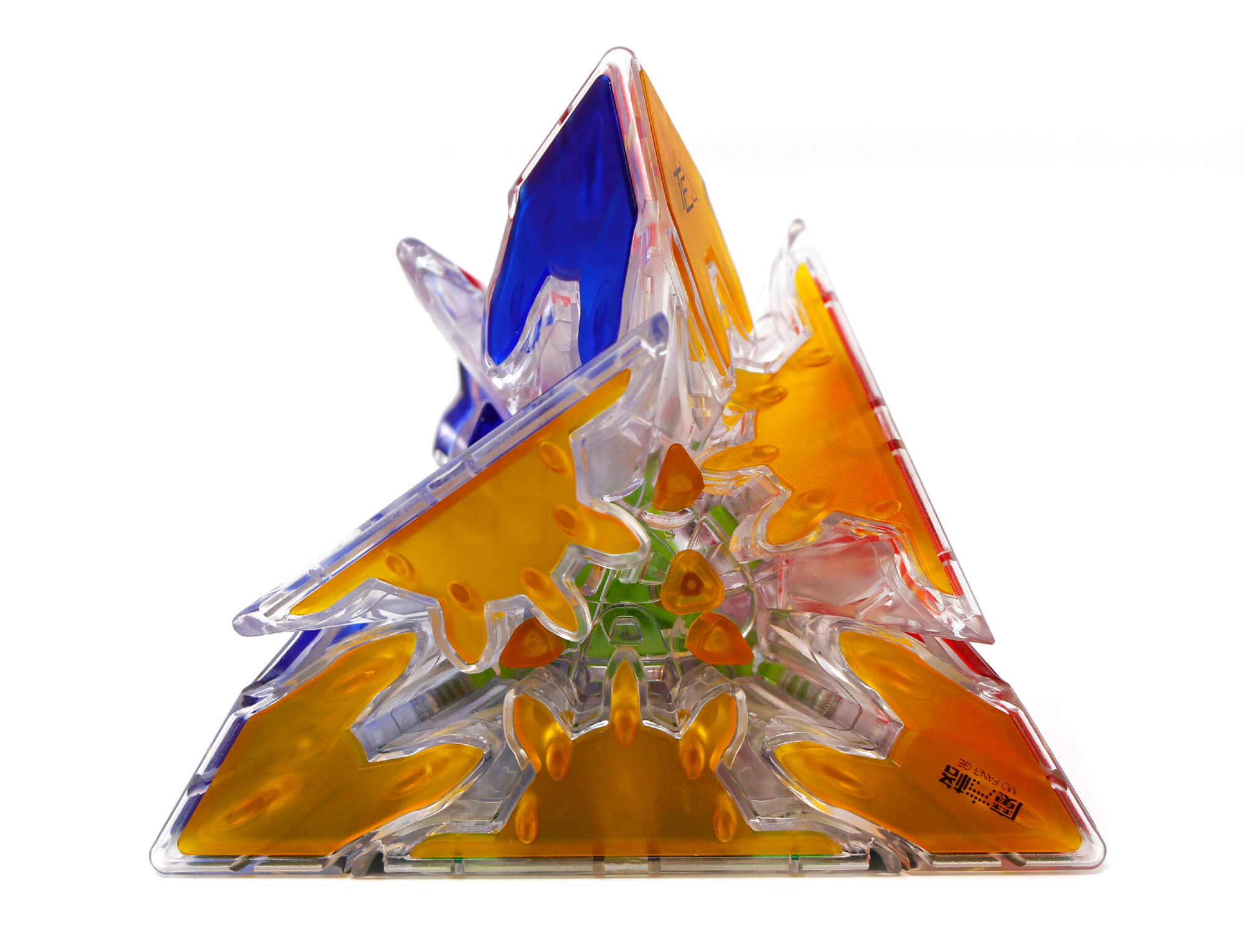 Pyraminx Gear Transparente QiYi — posição embaralhada evidenciando a complexidade do puzzle