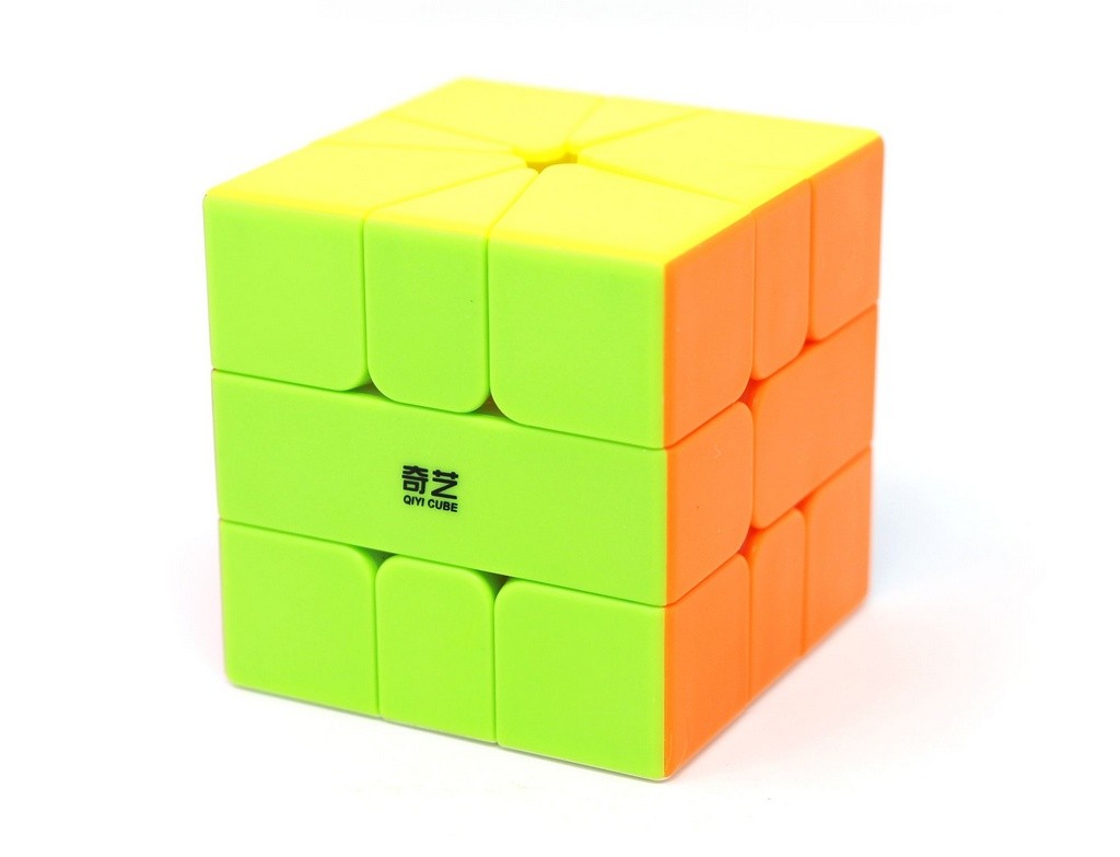 Square-1 QiFa QiYi stickerless em formato de cubo, vista frontal com peças coloridas