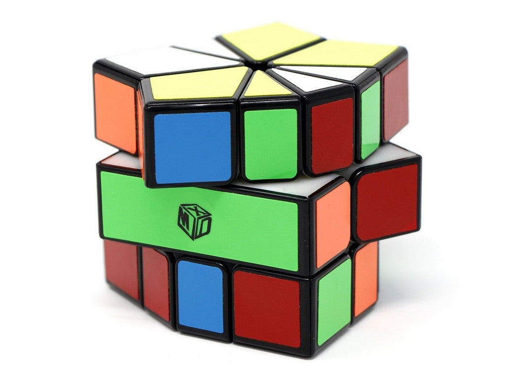 Square-1 X-Man Volt QiYi stickerless em vista frontal mostrando o formato e as peças coloridas