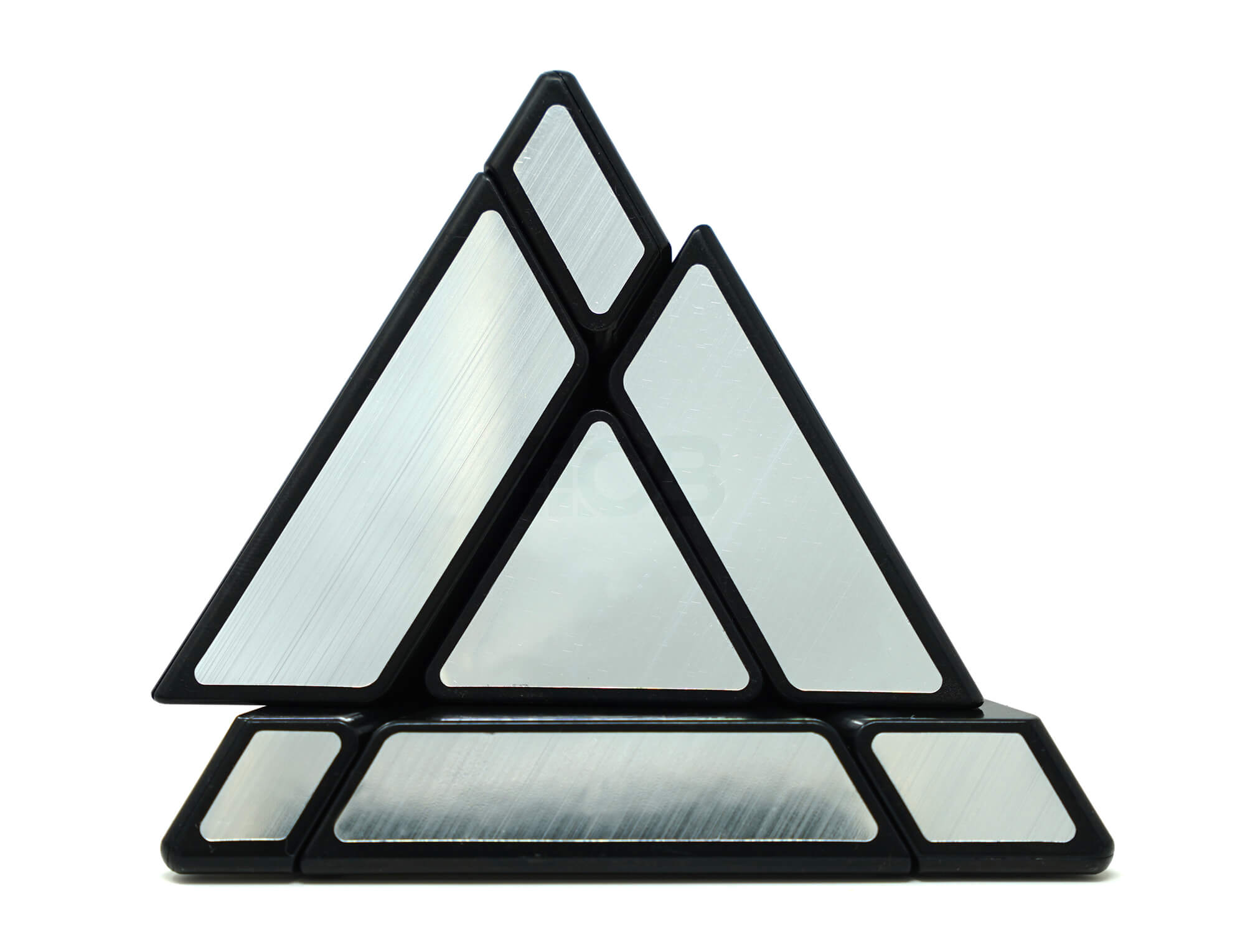 Mirror Blocks Pyraminx SengSo sobre superfície neutra, ângulo superior mostrando o topo da pirâmide
