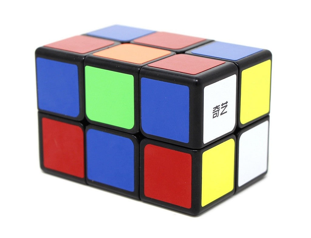 Embalagem do Cuboide 2x2x3 QiYi com o puzzle ao lado