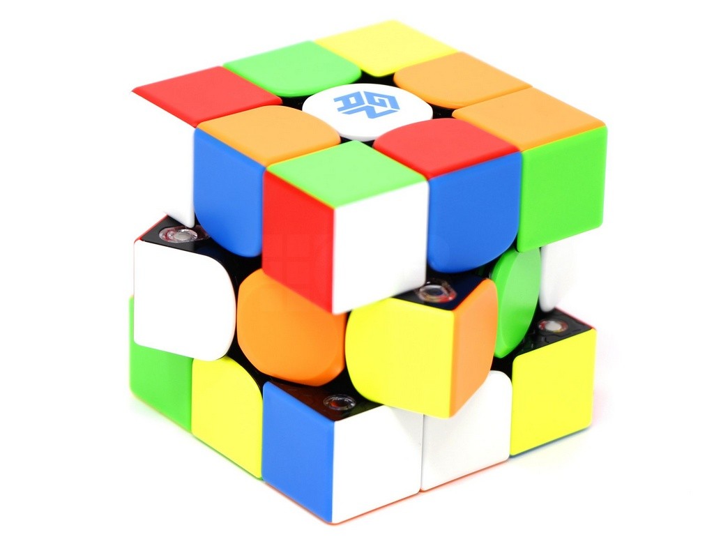 Detalhe das peças do GAN 356 XS Lite com foco nos cantos e arestas coloridas