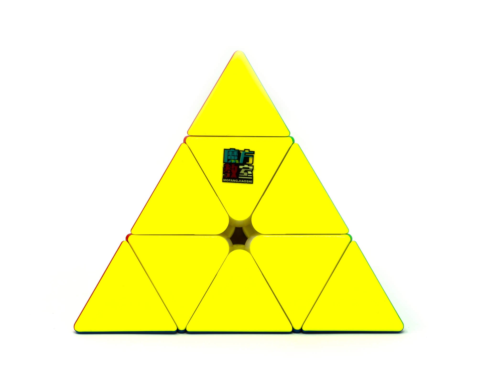 Pyraminx Meilong Magnético MoYu stickerless — vista frontal do puzzle de pirâmide com peças coloridas