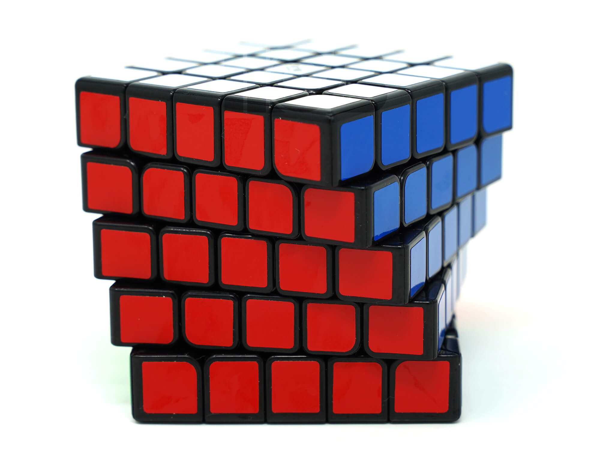 Detalhe das peças stickerless do Wu Shuang 5x5 QiYi com cores vivas