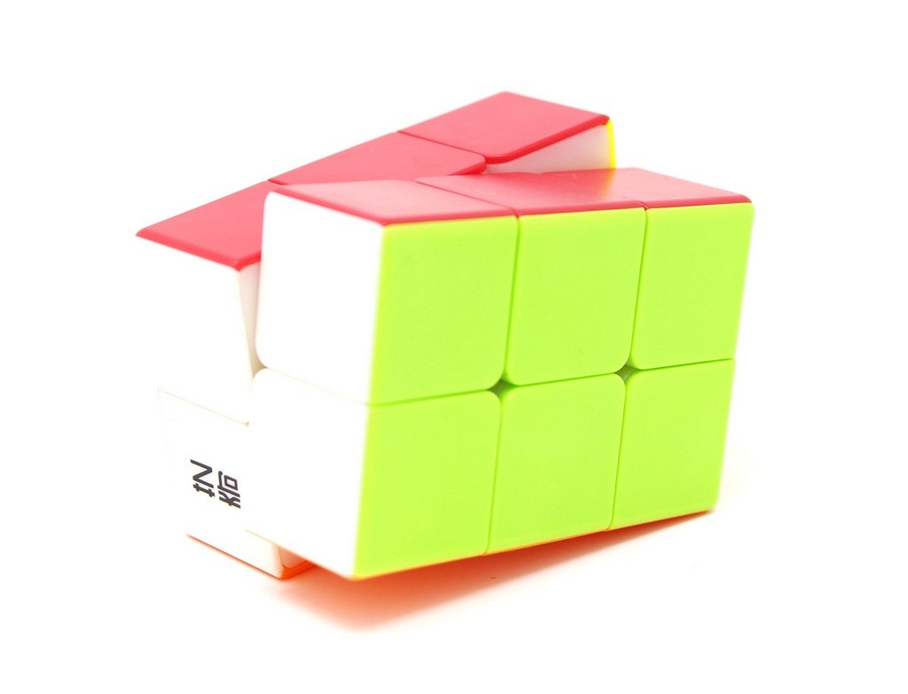 Cuboide 2x2x3 QiYi stickerless — vista frontal mostrando o formato retangular