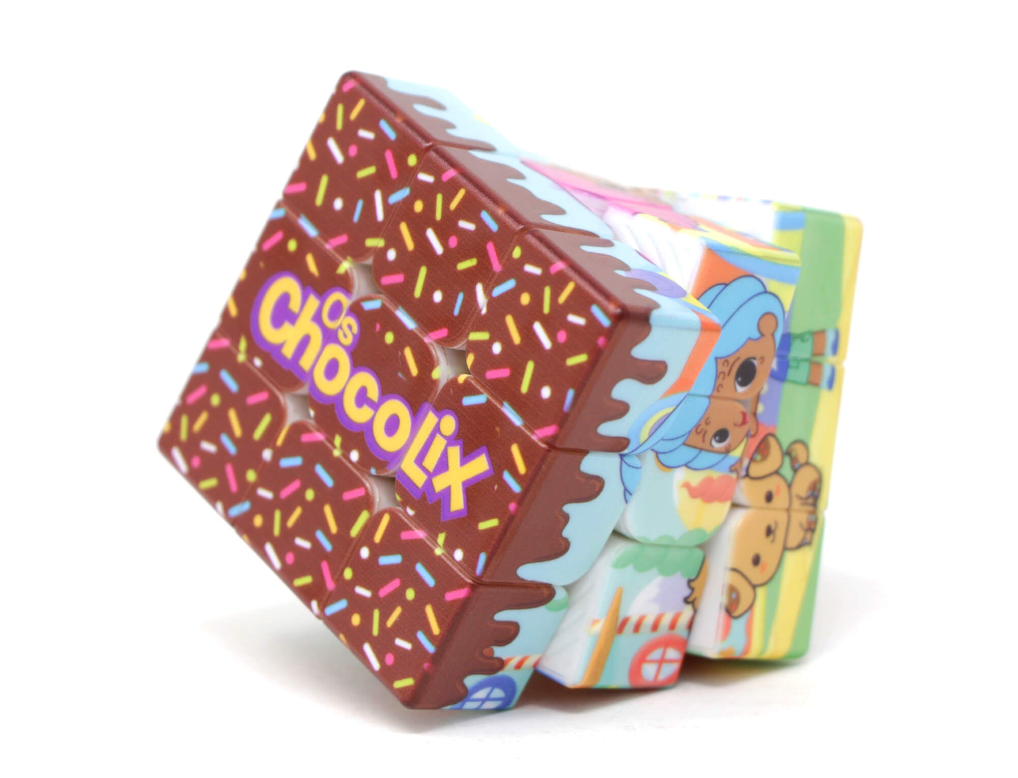 Detalhe da impressão UV no Cubo Mágico Os Chocolix — sem adesivos