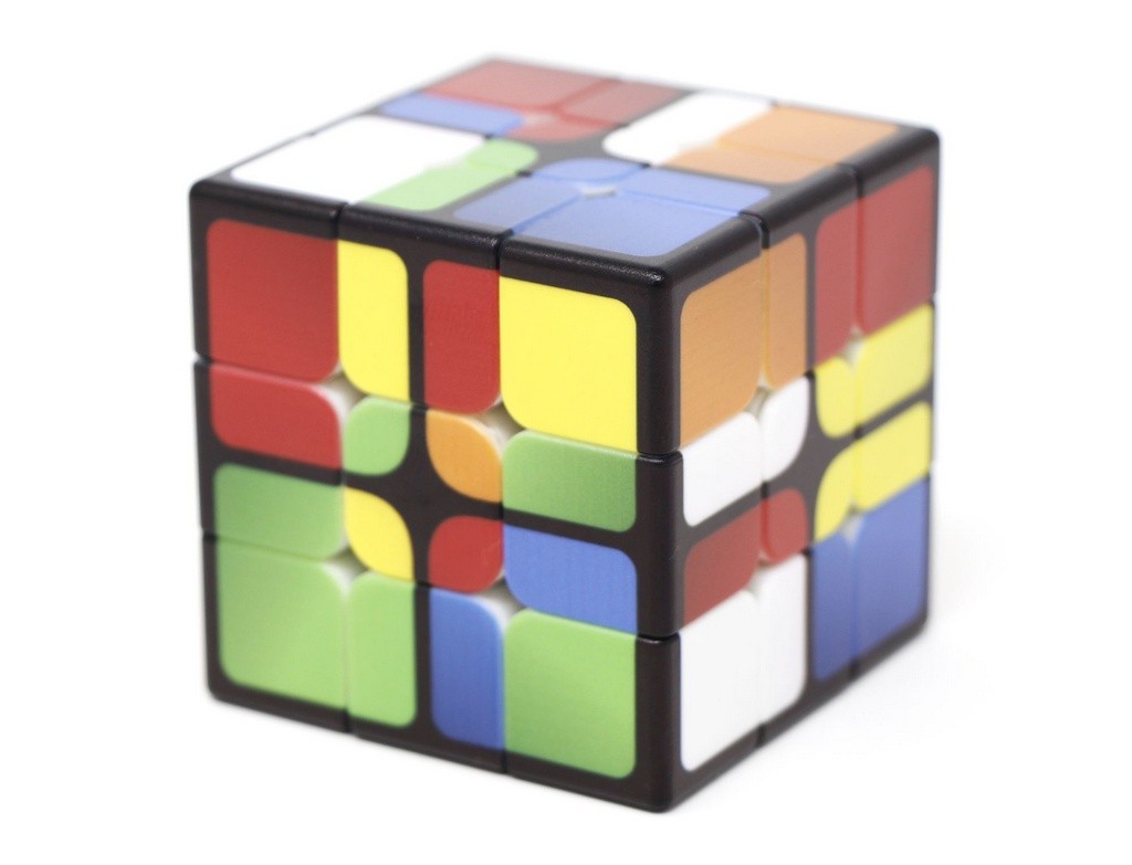 Cubo Mágico 2x2x3x3 personalizado Vinci Cube em posição misturada, mostrando o acabamento completo