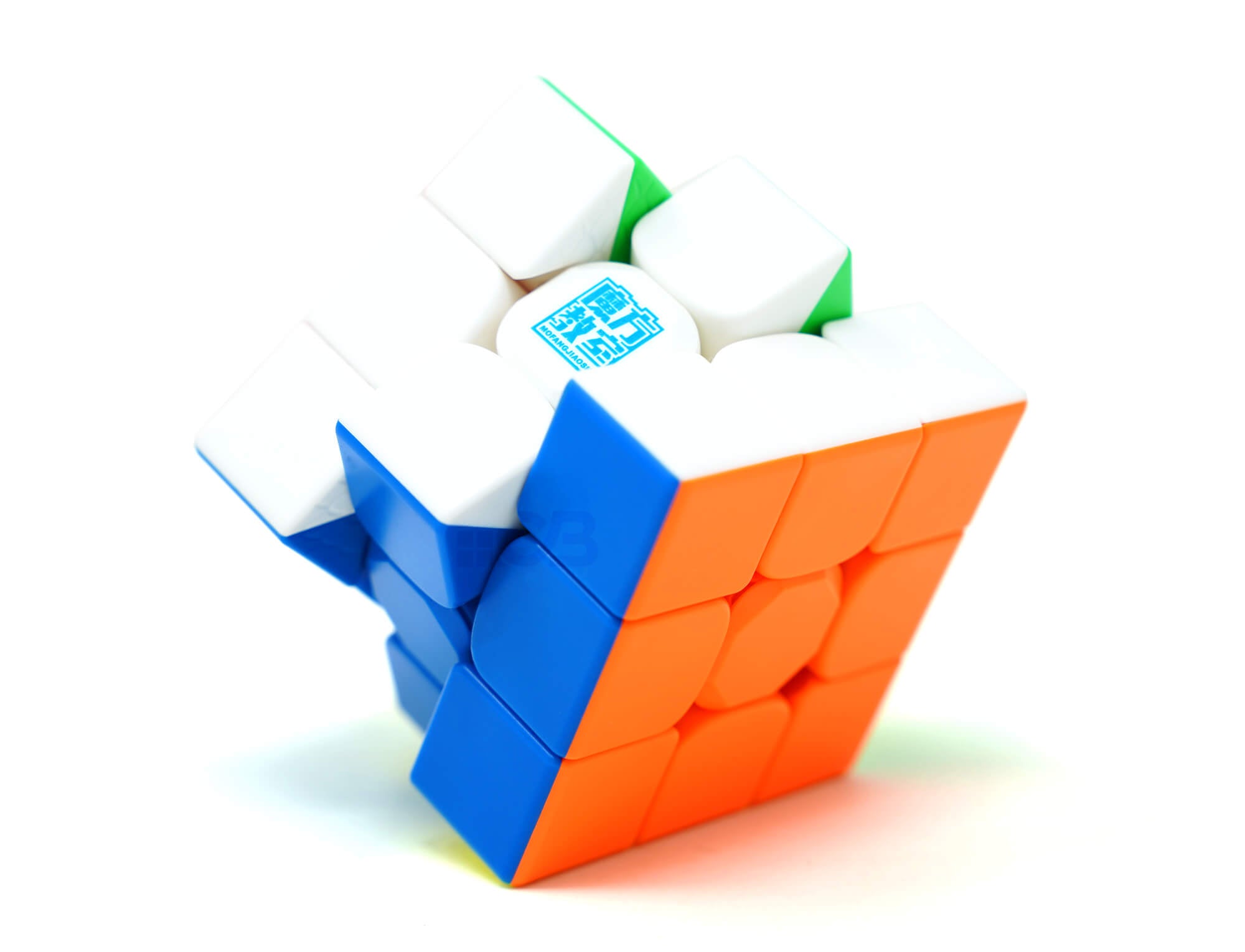 Cubo Mágico Super RS3M 2022 desmontado parcialmente para exibir o mecanismo interno