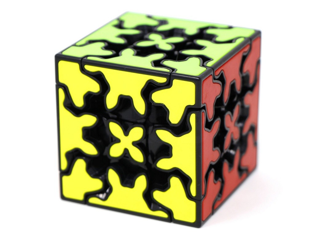 Gear Cube 3x3 QiYi — comparação de posições mostrando a dinâmica de resolução