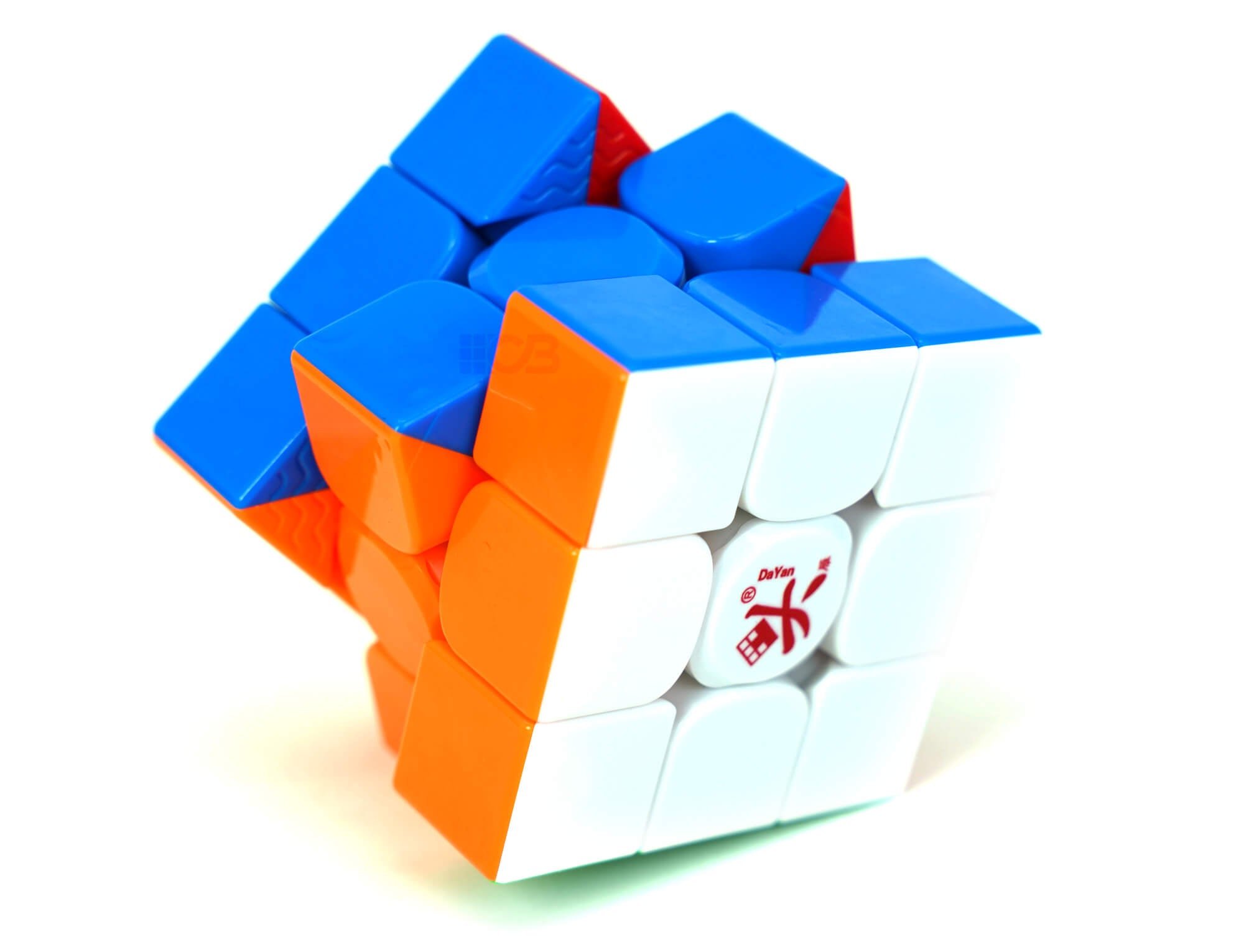 Cubo Mágico 3x3 Dayan Guhong Pro M stickerless em vista frontal isométrica