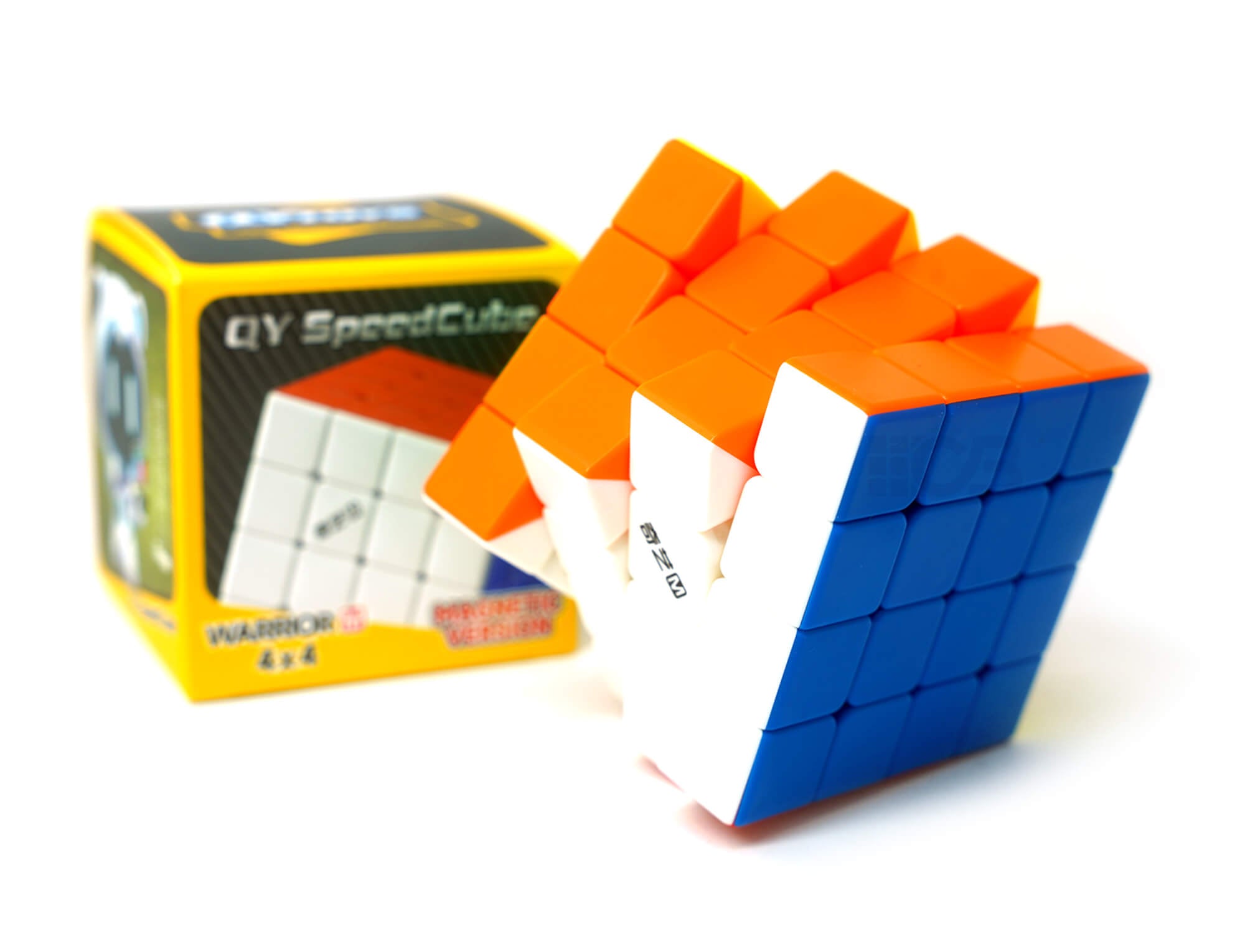 Cubo Mágico 4x4 QiYi Warrior Magnético Stickerless — ângulo lateral mostrando as quatro camadas