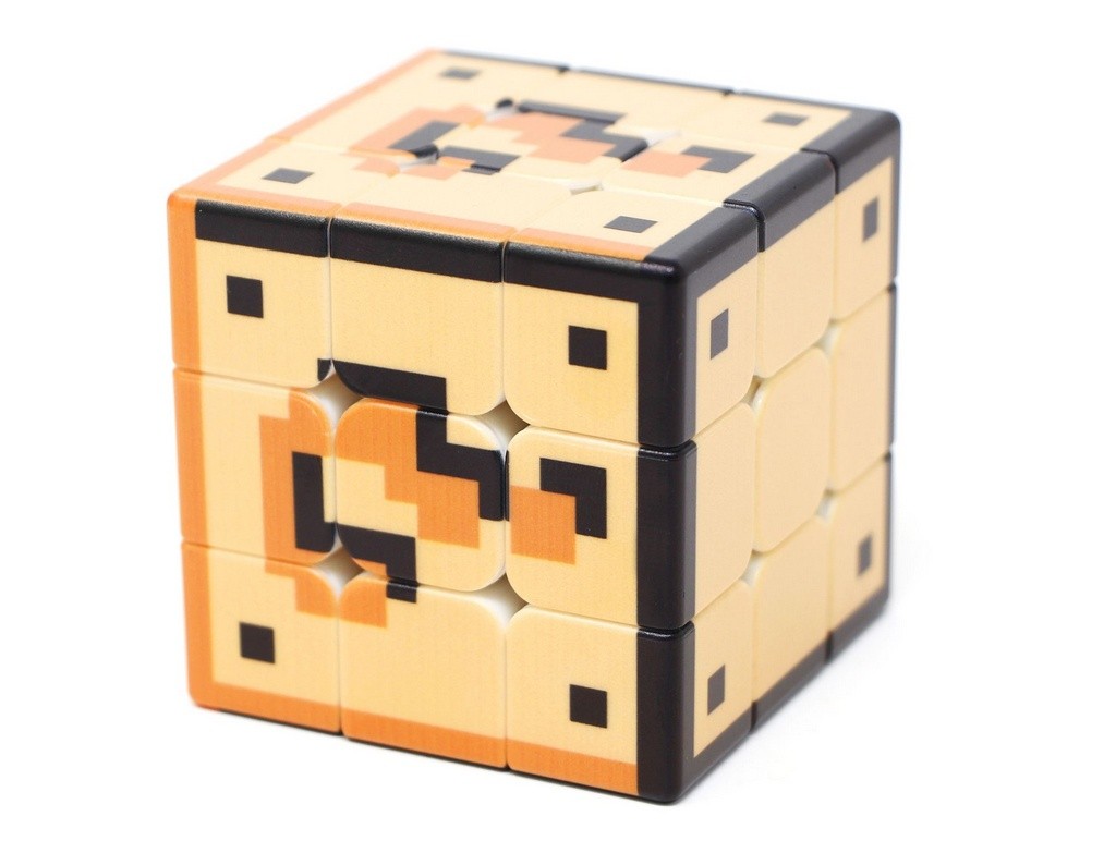 Cubo Mágico 3x3 Question Block Vinci Cube misturado, mostrando as cores e a impressão personalizada em movimento