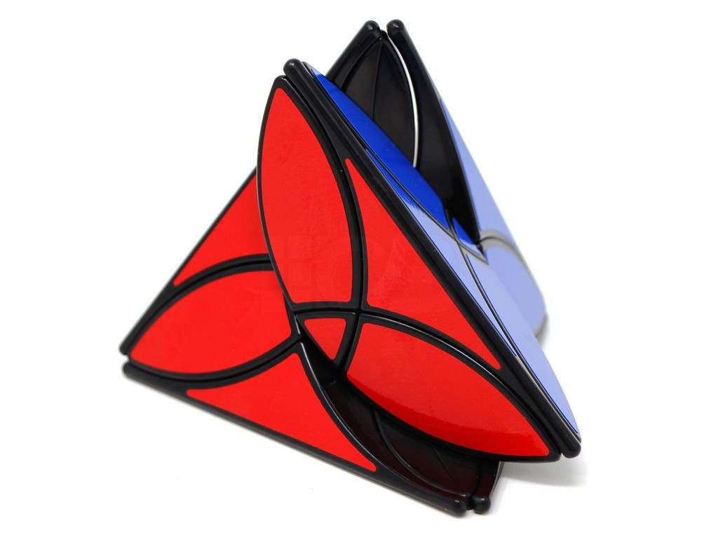 Pyraminx Clover QiYi — detalhe das faces com encaixe das peças em trevo