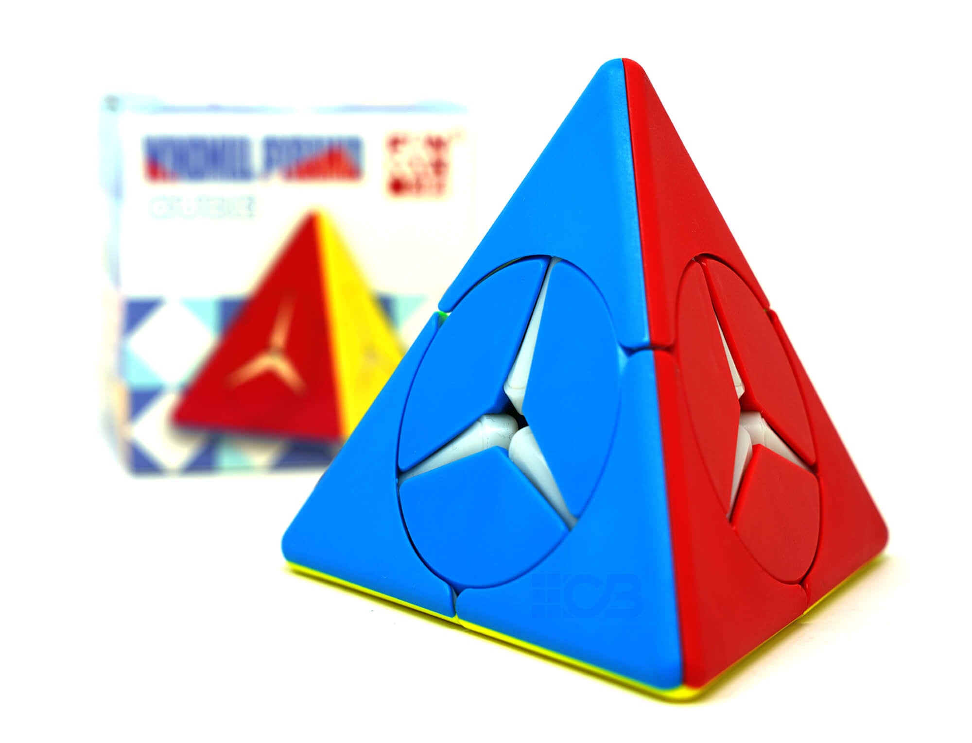 Pyraminx Windmill Fanxin embaralhado mostrando a combinação de cores após os giros