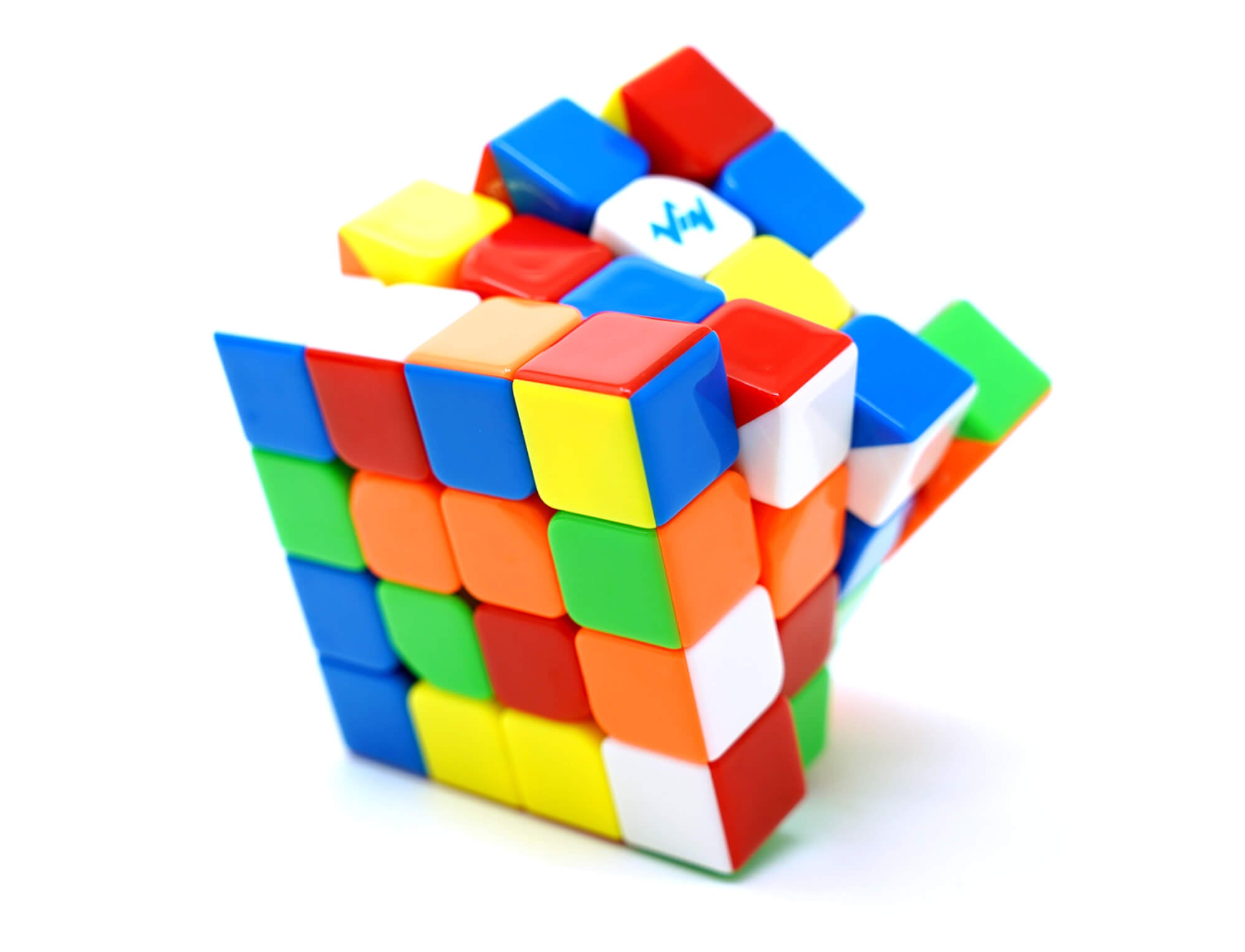 VIN Cube V2 Apex 4x4 em posição de resolução, destacando o sistema Omni-Mag